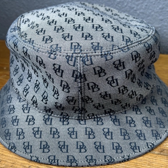 DOONEY and BOURKE Vintage
Bucket Hat Monogram Gray Bucket
Hat Size M 100% Rayon - Picture 2 of 6